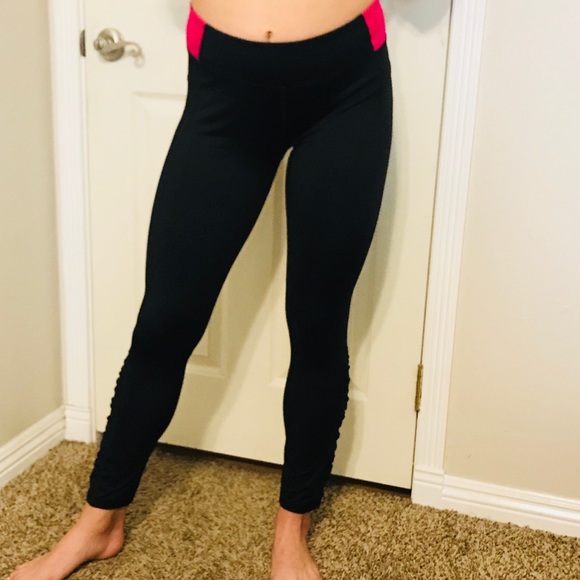 ‼️SOLD OUT‼️ Calvin Klein Performance Leggings - Picture 4 of 4